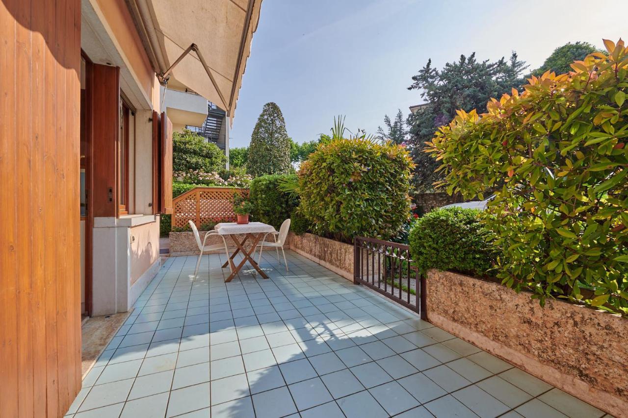 Front Lake Studio With Loft Bed And Pool Bardolino Buitenkant foto