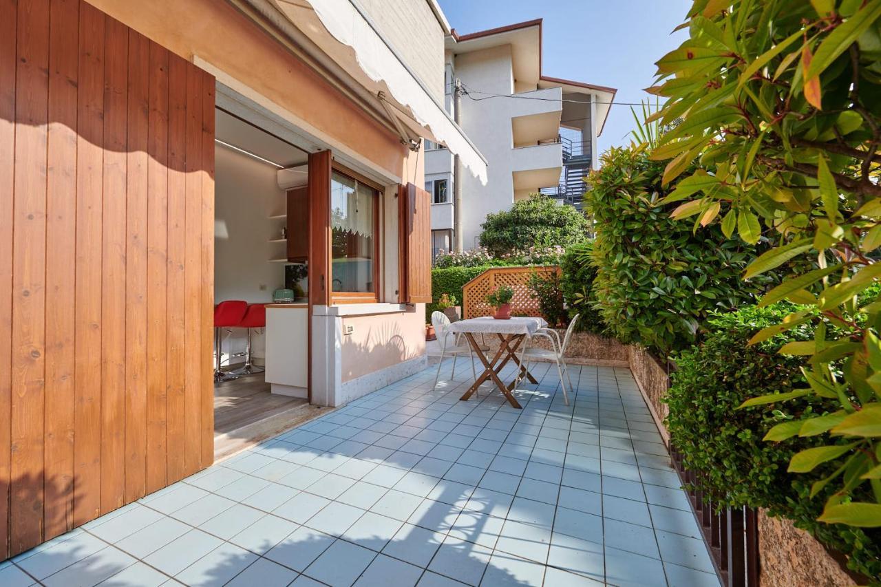 Front Lake Studio With Loft Bed And Pool Bardolino Buitenkant foto