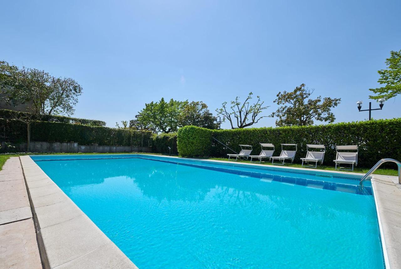 Front Lake Studio With Loft Bed And Pool Bardolino Buitenkant foto